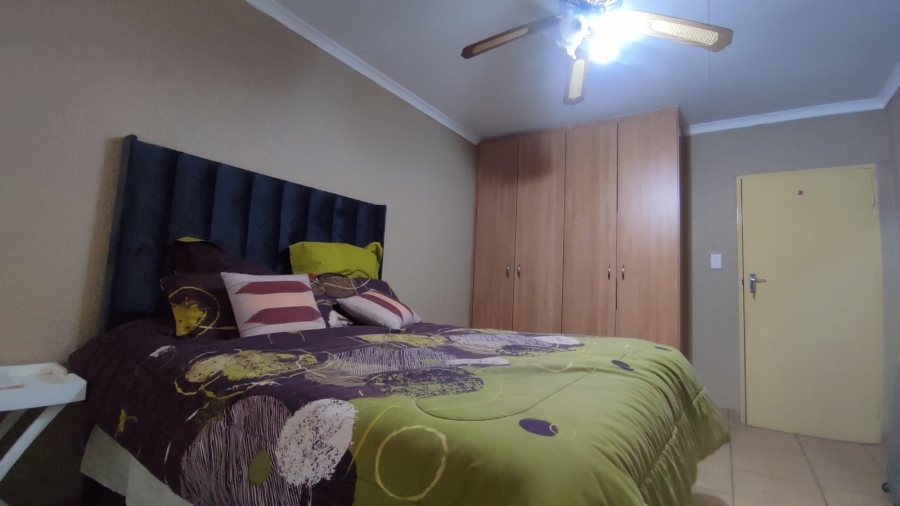 2 Bedroom Property for Sale in Geelhoutpark North West